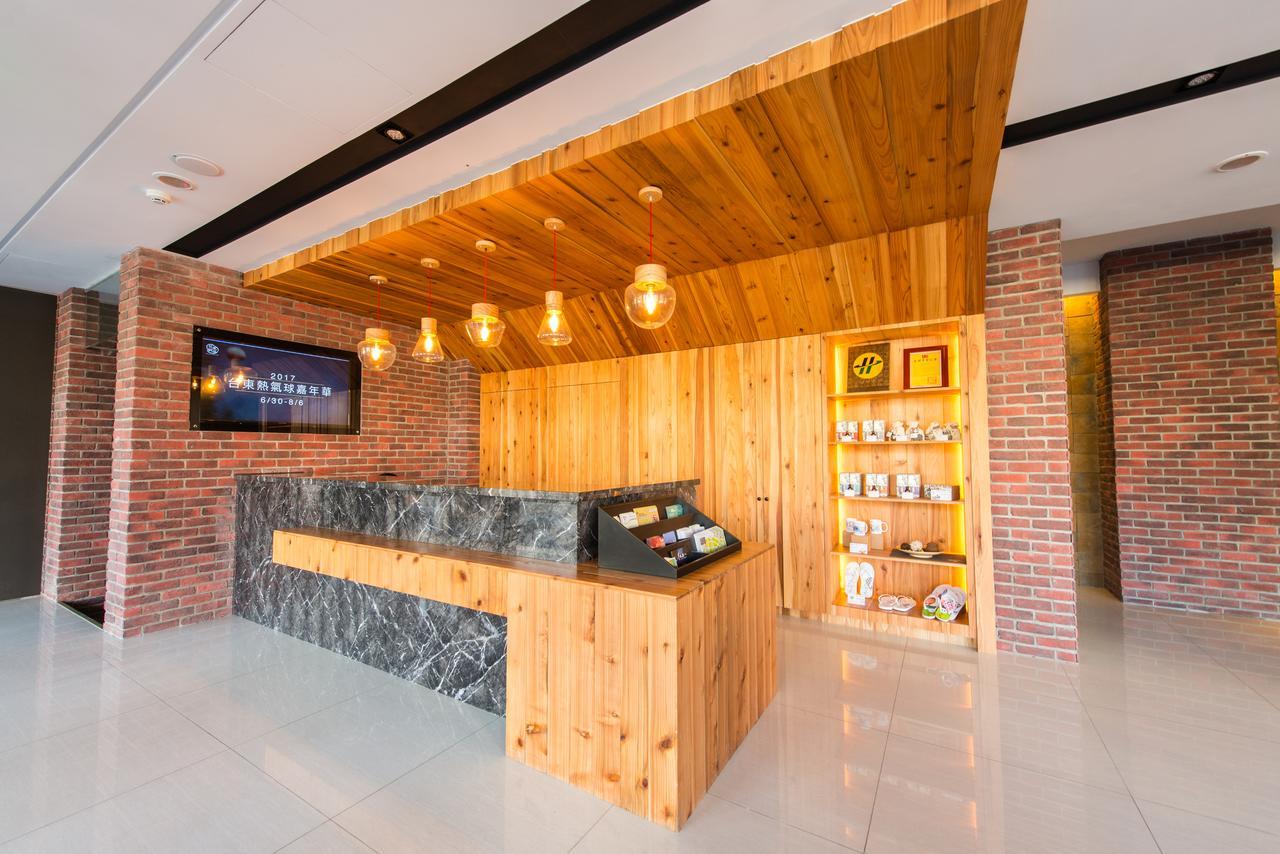 Traveller Inn Tiehua Cultural And Creative Hotel Taitung Luaran gambar